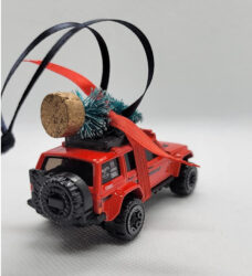 Jeep cherocee christmas tree ornament to secorate your christmastree